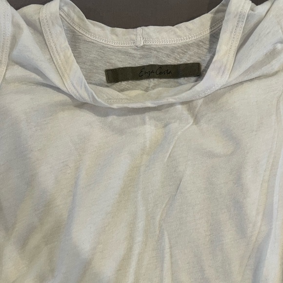 White Muscle Tee with Crew Neck and Sleeveless Design - Picture 3 of 3